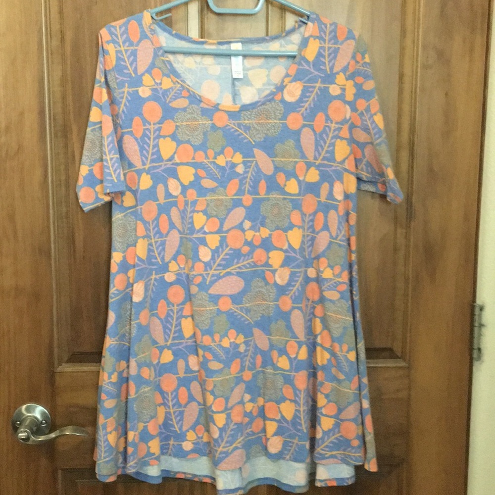 🎉Sale 5/$25 clothes and shoes
LulaRoe perfect tee